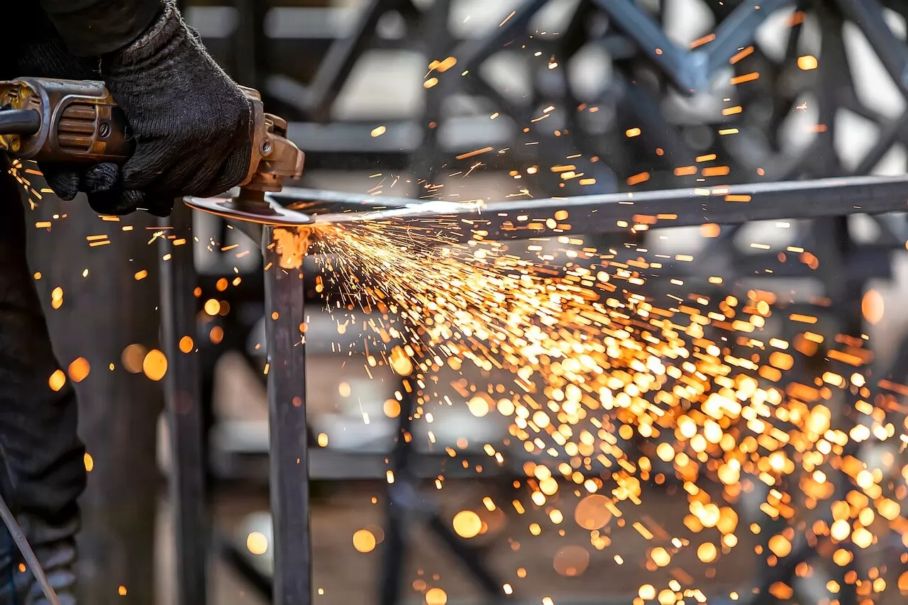 Proses Fabrikasi Jembatan Rangka Baja