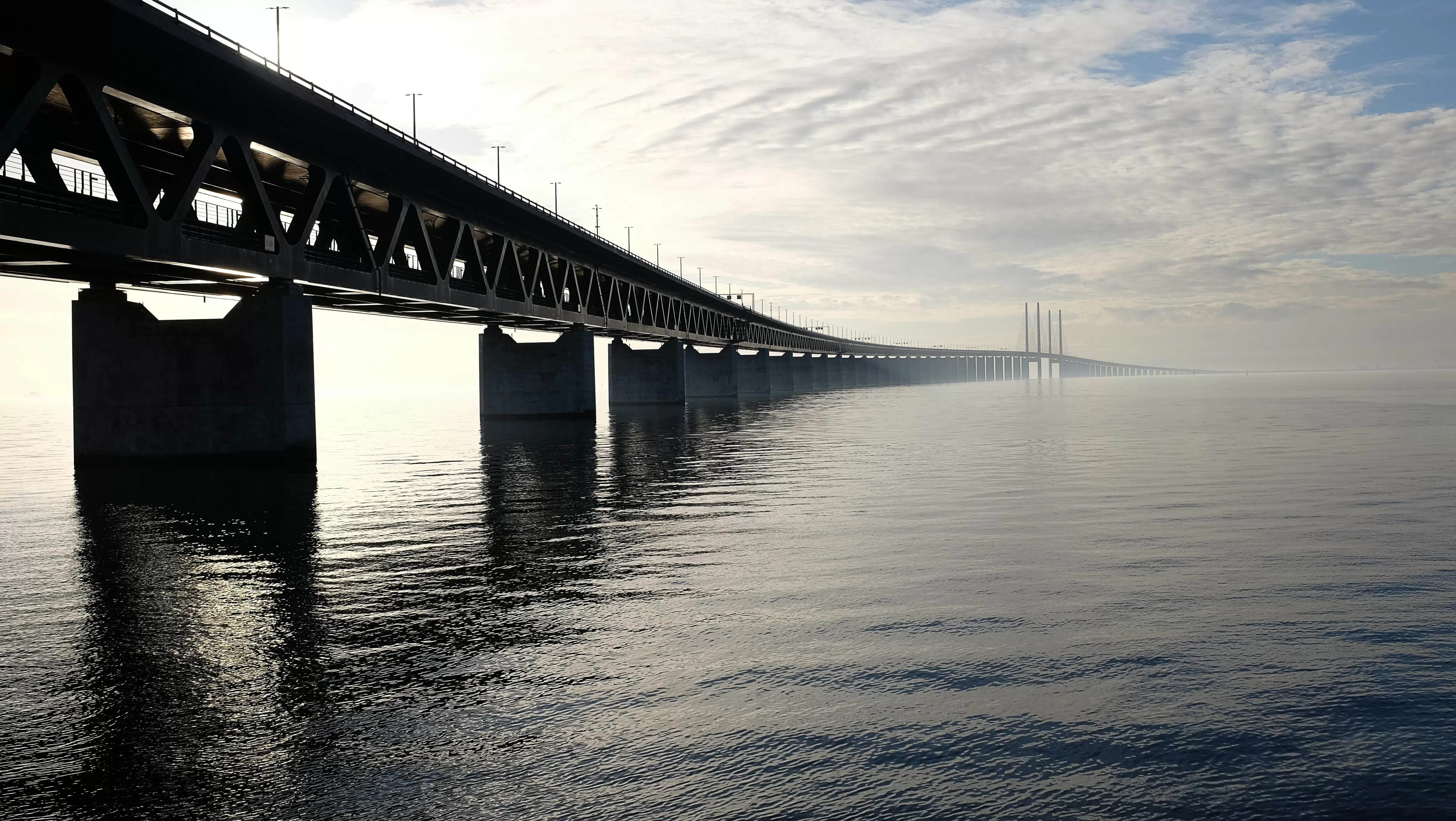 Konstruksi Proyek Jembatan Gantung Terkenal, Girder Baja Rahasianya!