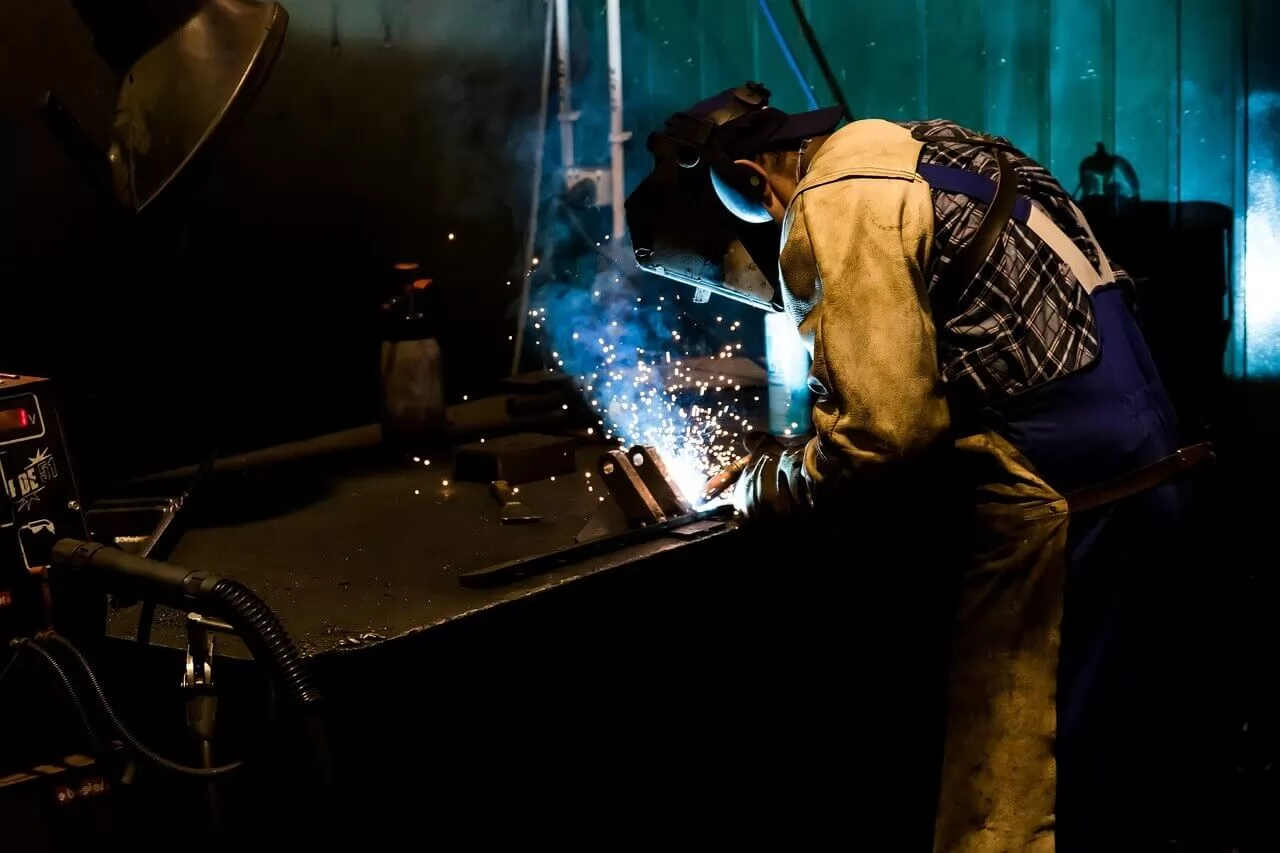 Proses dan Tahapan Fabrikasi Rangka Jembatan Baja
